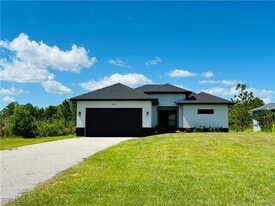 4827 Everglades Blvd N in Naples, FL - Building Photo