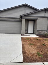 641 Marshall Ln in Merced, CA - Building Photo - Building Photo