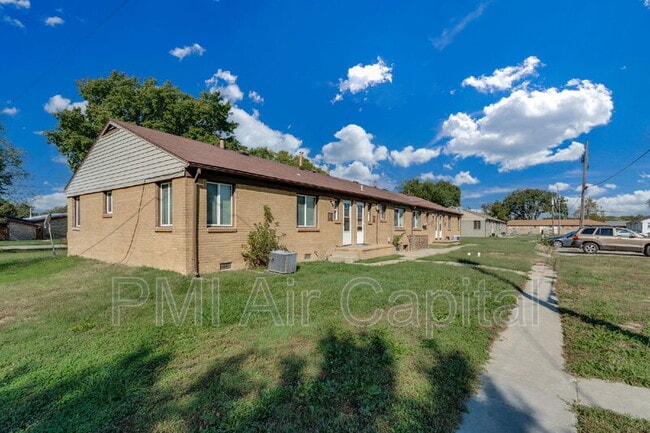 638 S Woodlawn Blvd in Wichita, KS - Building Photo - Building Photo