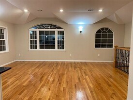 11828 203rd St, Unit 2 Floor in Saint Albans, NY - Building Photo