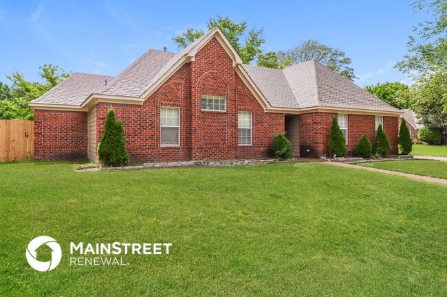 4515 Kings Grant Dr in Memphis, TN - Foto de edificio - Building Photo