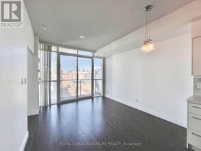 126 Simcoe St in Toronto, ON - Building Photo - Building Photo