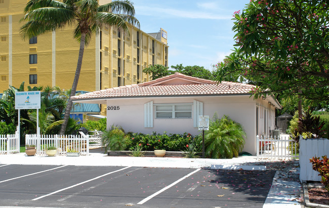 Elizabeth House Inn in Deerfield Beach, FL - Building Photo - Building Photo