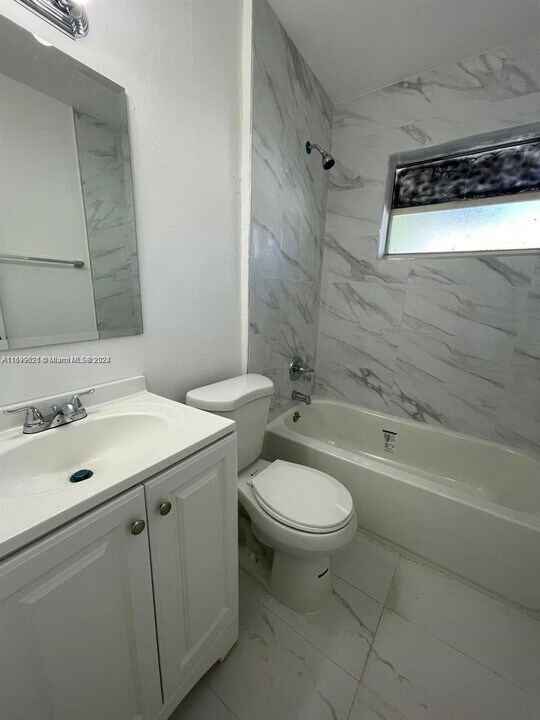 715 NW 15th Terrace-Unit -1 in Fort Lauderdale, FL - Building Photo