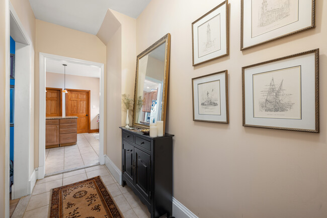 118 Summer St in Medford, MA - Building Photo - Interior Photo