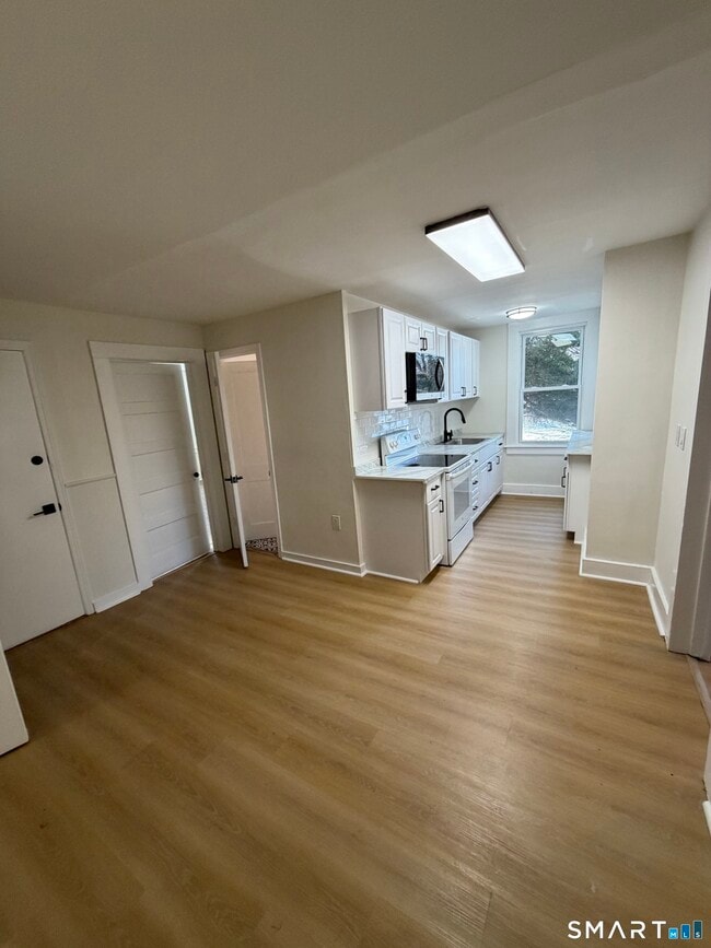 473 Amity Rd in Woodbridge, CT - Building Photo - Building Photo