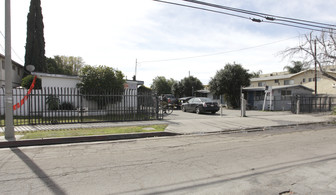 14654-14664 Blythe St in Panorama City, CA - Building Photo