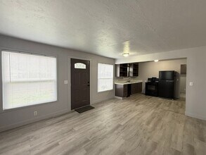 4665 Daisy St in Springfield, OR - Building Photo - Building Photo