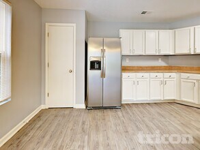 8151 Deodora Cedar Ln in Charlotte, NC - Foto de edificio - Building Photo