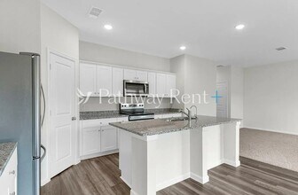 1074 Large Poppy Dr in La Vergne, TN - Building Photo - Building Photo