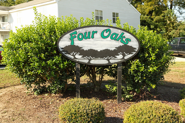 Four Oaks Apartments in Florence, SC - Foto de edificio - Building Photo