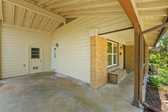 2204 Bristol Dr in Austin, TX - Building Photo - Building Photo