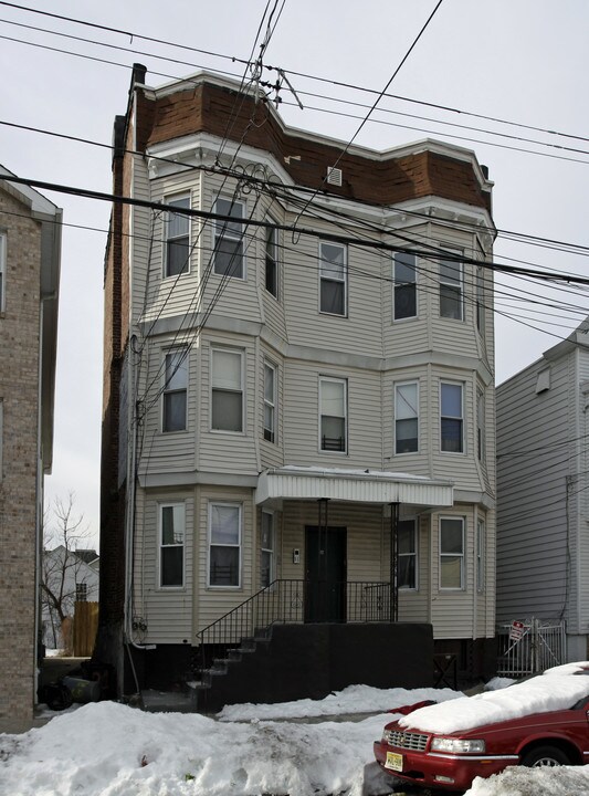 21 Grant Ave in Jersey City, NJ - Building Photo