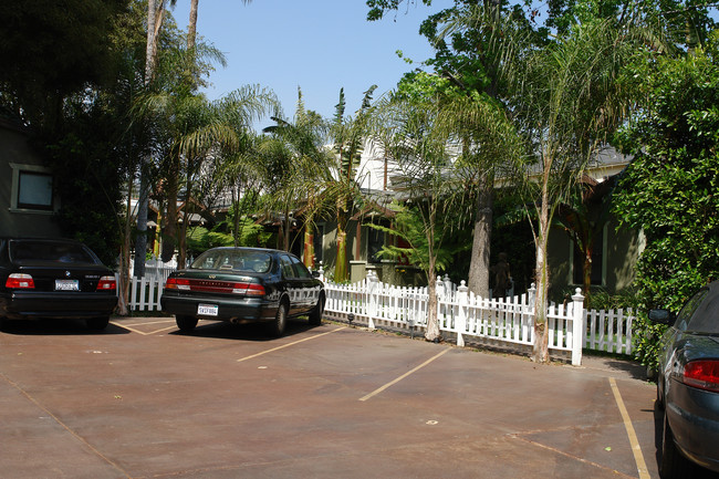 5535 Harold Way in Los Angeles, CA - Foto de edificio - Building Photo