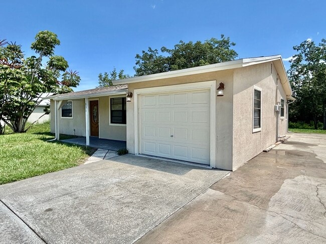 831 Tarpon Ave in Sebastian, FL - Building Photo - Building Photo