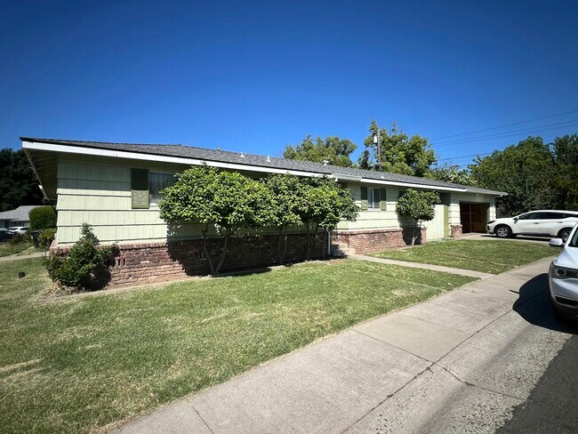 property at 1461 Topaz Way