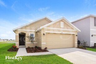 986 7th Ave NW in Ruskin, FL - Building Photo