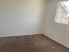 2225 E 14th St, Unit B in Long Beach, CA - Building Photo - Building Photo