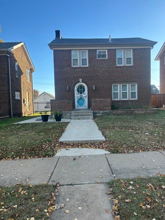 6726 Chamberlain Ave in University City, MO - Foto de edificio