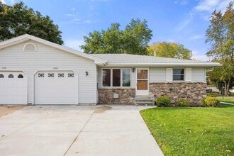 1303 Haen Dr in Kaukauna, WI - Building Photo - Building Photo