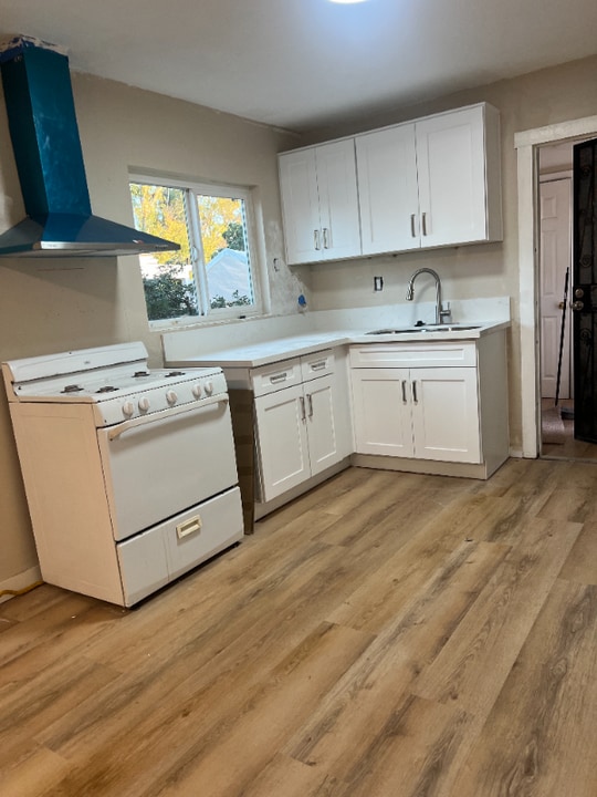 606 W 4th Ave in La Habra, CA - Building Photo