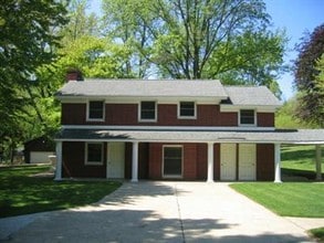 Dewey Lake in Dowagiac, MI - Foto de edificio - Building Photo