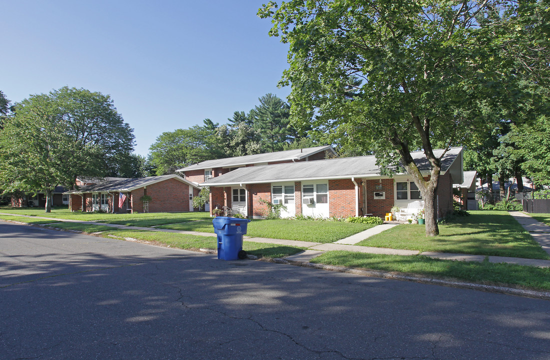 Bonnie Acres in Bristol, CT - Building Photo