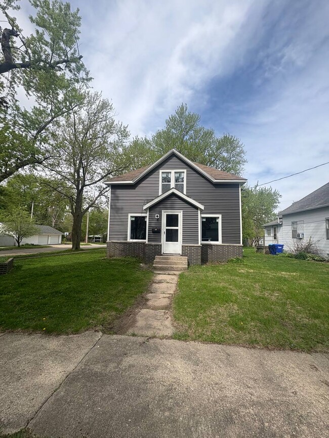 property at 302 3rd Ave NW