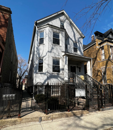 2122 N Sawyer Ave in Chicago, IL - Building Photo