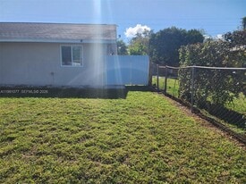 16101 SW 97th Ave in Miami, FL - Building Photo