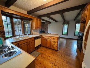 21635 SW Elwert Rd in Sherwood, OR - Building Photo - Building Photo