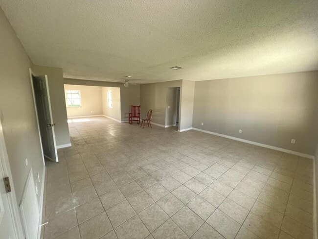 6143 Alderwood St in Spring Hill, FL - Building Photo - Building Photo