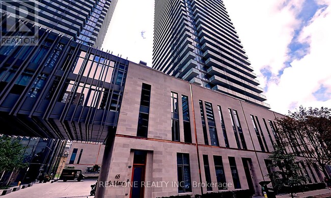 65-1865 St Mary St in Toronto, ON - Building Photo - Building Photo
