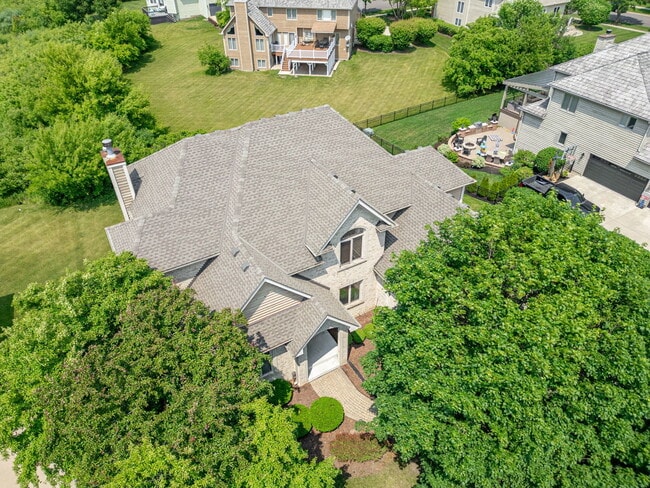 552 Waters Edge Dr in South Elgin, IL - Building Photo - Building Photo