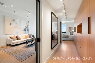 3686 Overland Ave, Unit PH10 in Los Angeles, CA - Foto de edificio - Building Photo