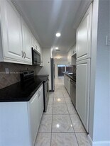 8231 NW 8th Pl, Unit 3 in Plantation, FL - Building Photo