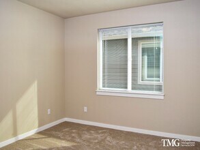 3281 Lewis Ln in Washougal, WA - Building Photo - Building Photo