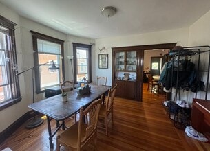 8 Foskett St, Unit 2A in Somerville, MA - Foto de edificio - Building Photo