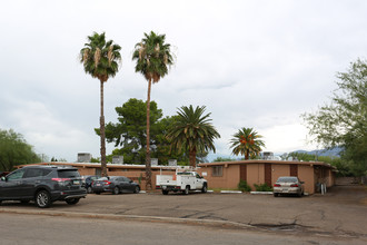 Blair House in Tucson, AZ - Foto de edificio - Building Photo