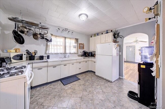 40 Summit Ave, Unit 1 in Walden, NY - Building Photo - Building Photo