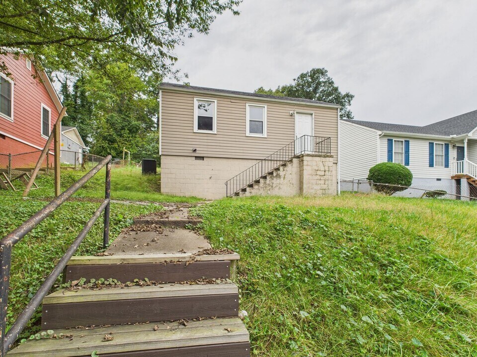 4707 Castlewood Rd in Richmond, VA - Building Photo