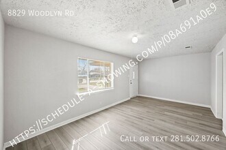 8829 Woodlyn Rd in Houston, TX - Building Photo - Building Photo