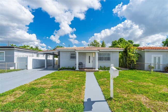 685 W 35th St in Hialeah, FL - Building Photo - Building Photo