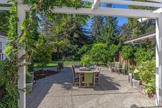 69 Flood Cir in Atherton, CA - Building Photo - Building Photo