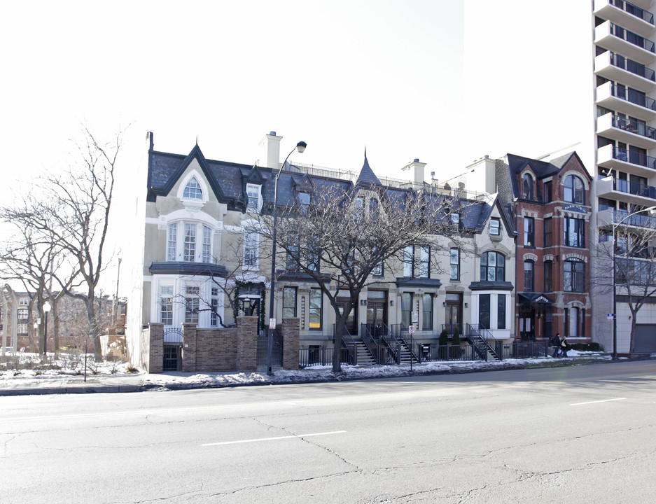 1914 N Clark St in Chicago, IL - Building Photo