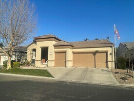 92 Liberty Ln in Brentwood, CA - Building Photo