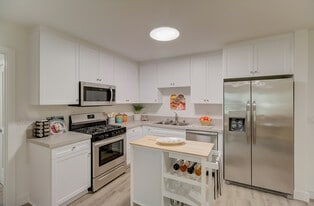 Kingsley Diplomat Apartments in Los Angeles, CA - Building Photo