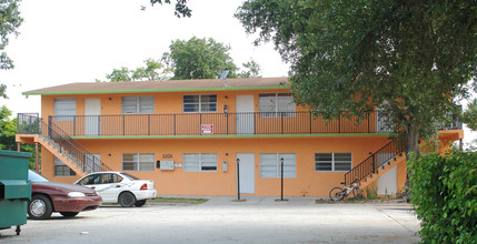 1101 W Prospect Rd in Fort Lauderdale, FL - Building Photo - Building Photo