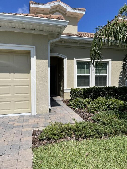 1058 Quaker Rdg Ln in Davenport, FL - Building Photo