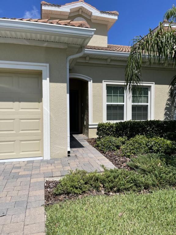 property at 1058 Quaker Rdg Ln